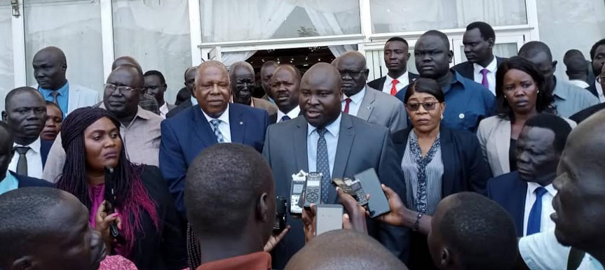 First Deputy Speaker Oyet Nathaniel addressing the press at Freedom Hall. (Radio Tamazuj photo)