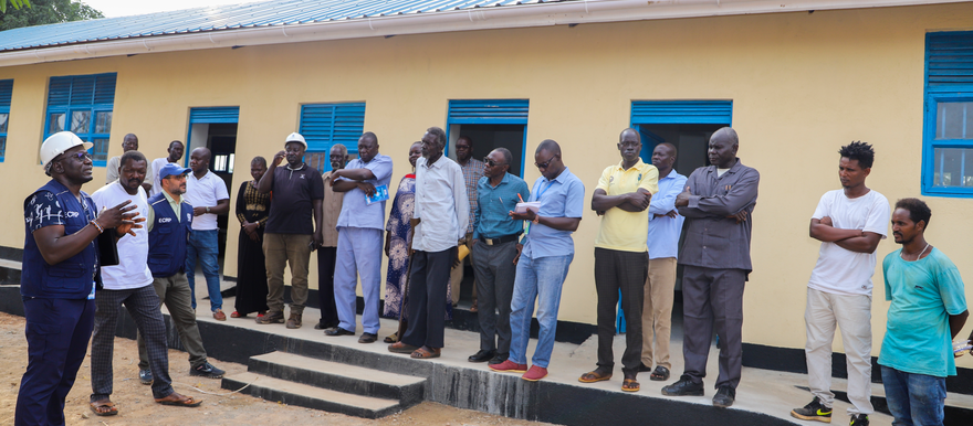 IOM team briefs the community about rehabilitation works on the school. [Photo: IOM)
