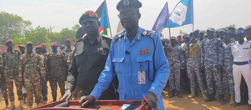 SSPDF Spokesperson Lul Ruai Koang (L) and Daniel Justin Spokesperson of the Police Service (R) addressing the media on security arrangement during Pope's visit on 01 February 2023. [Photo: Radio Tamazuj]