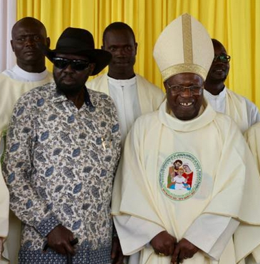 President Salva Kiir (L) and Cardinal Gabriel Zubeir Wako (R) in Kuajok. (Photo: Radio Tamazuj)