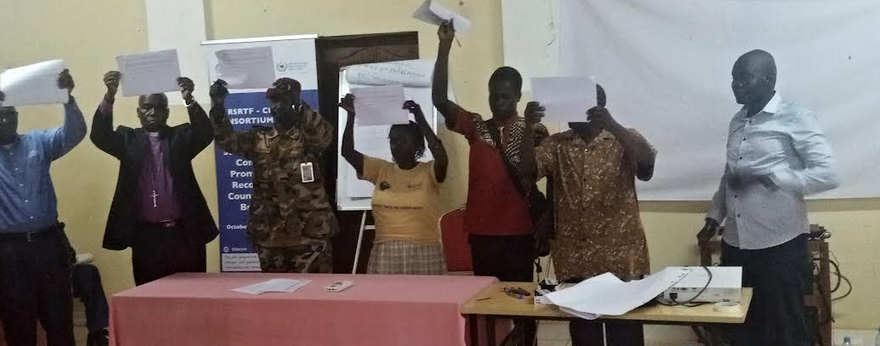 Participants in the civil-military dialogue display the resolutions they came up with. (Photo: Radio Tamazuj)