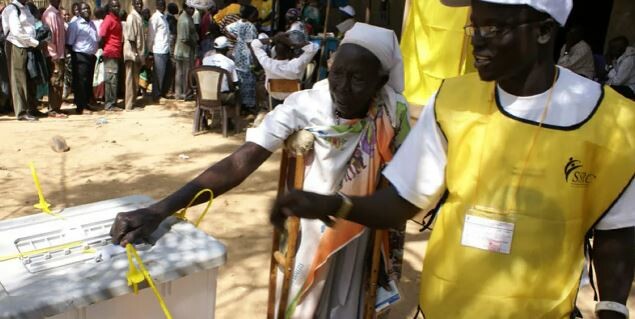 A woman casts her vote during the historic referendum in which South Sudanese decided to secede from Sudan. (File photo)