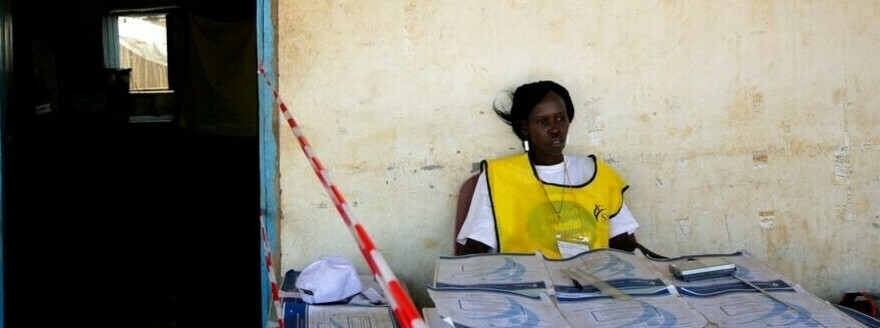 A South Sudanese election official waits for voters to cast their vote in Juba, South Sudan, Jan. 13, 2011. (VOA file photo)