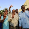 Abdelmoneim Abu Idrees (C) celebrates his election in August 2022 as president of Sudan’s first independent journalists’ union in 30 years. (Photo: AFP)