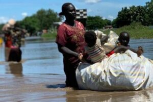 Floods leave thousands homeless in Makal County