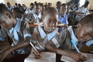 متطوعين شباب يطلقون مبادرة لإحياء التعليم في واو