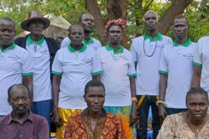 39 youth leaders from Warrap, Lakes states receive phones after peace training