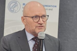 EU warns of rising violence, urges constitution-making continuity