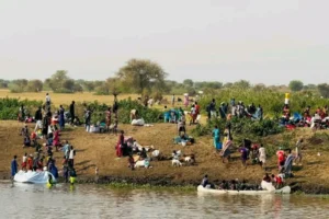 Death, distress and a baby born in a canoe as Akobo evacuates