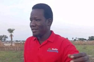 Leer radio manager briefly detained after taking photos