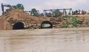 Over 300 vehicles stranded at Bahr el Naam Bridge
