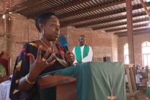 Former speaker Kumba urges armed groups to lay down guns