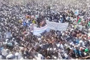 التعايشي: في مخاطبة جماهيرية في مدينة نيالا مستعدون لأي عملية سلام توقف الحرب